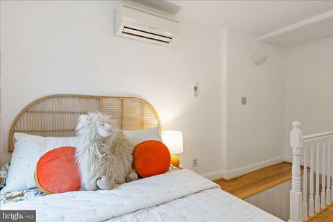 Tiny photo for 203 9th Street SE, WASHINGTON, DC 20003 (MLS # DCDC2255632)