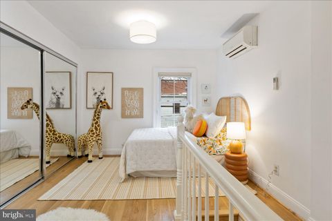 Tiny photo for 203 9th Street SE, WASHINGTON, DC 20003 (MLS # DCDC2255632)