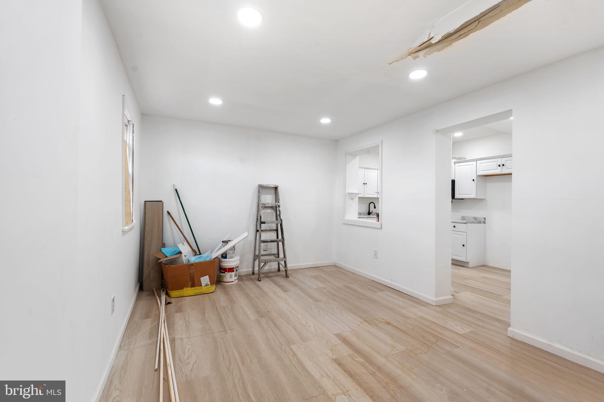 BRIDESBURG - Commercial Sale