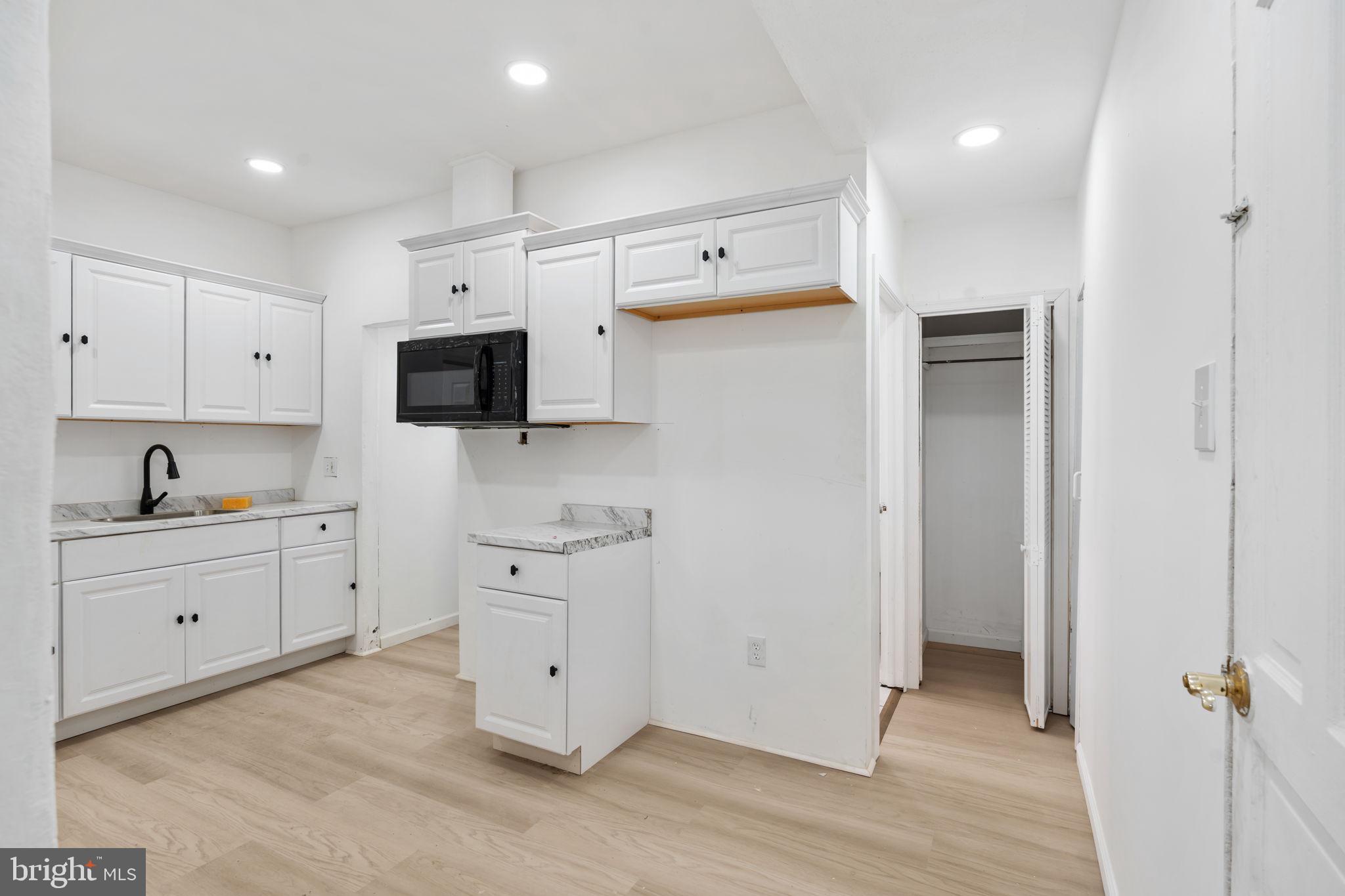 BRIDESBURG - Commercial Sale