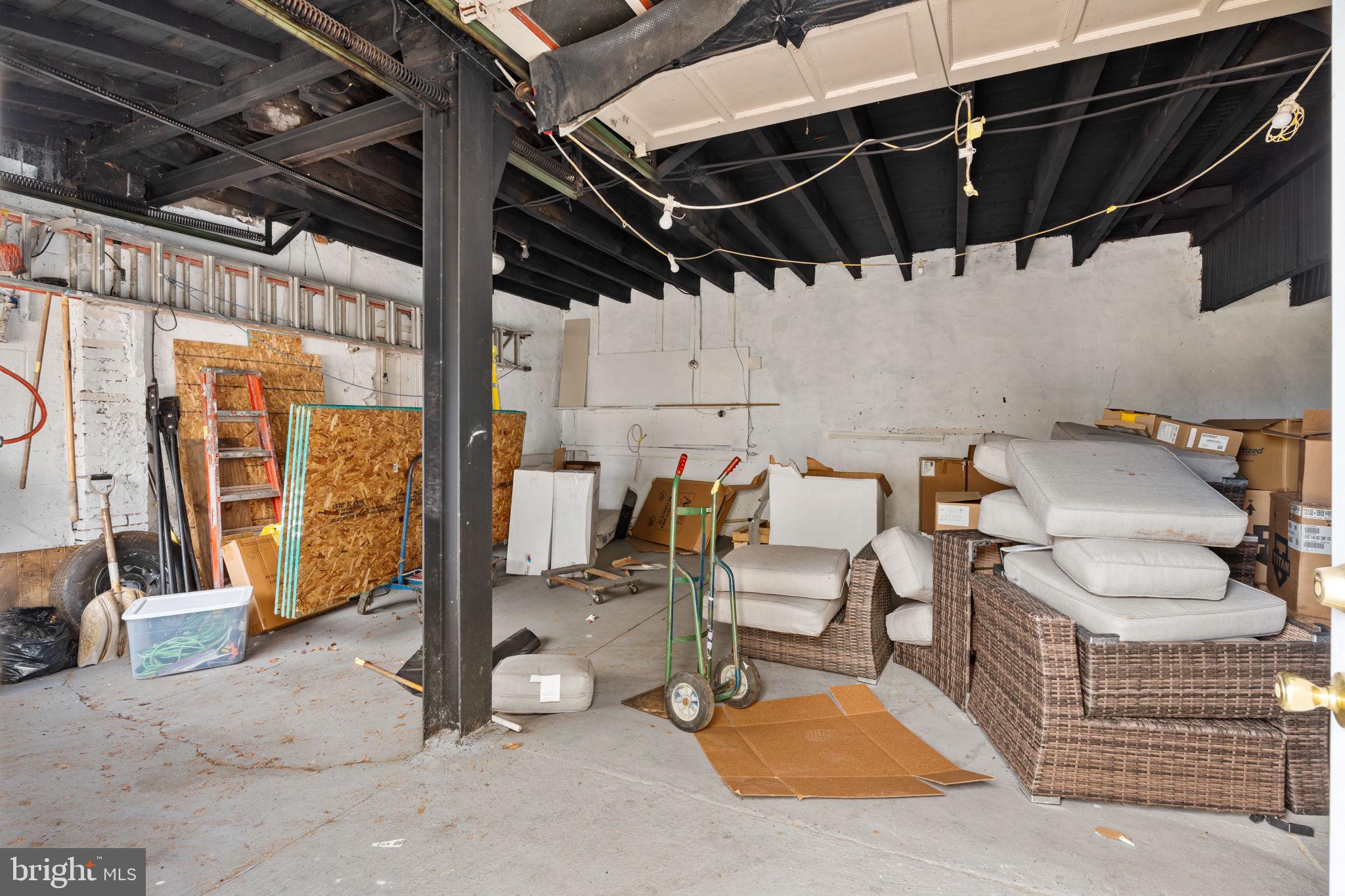 BRIDESBURG - Commercial Sale