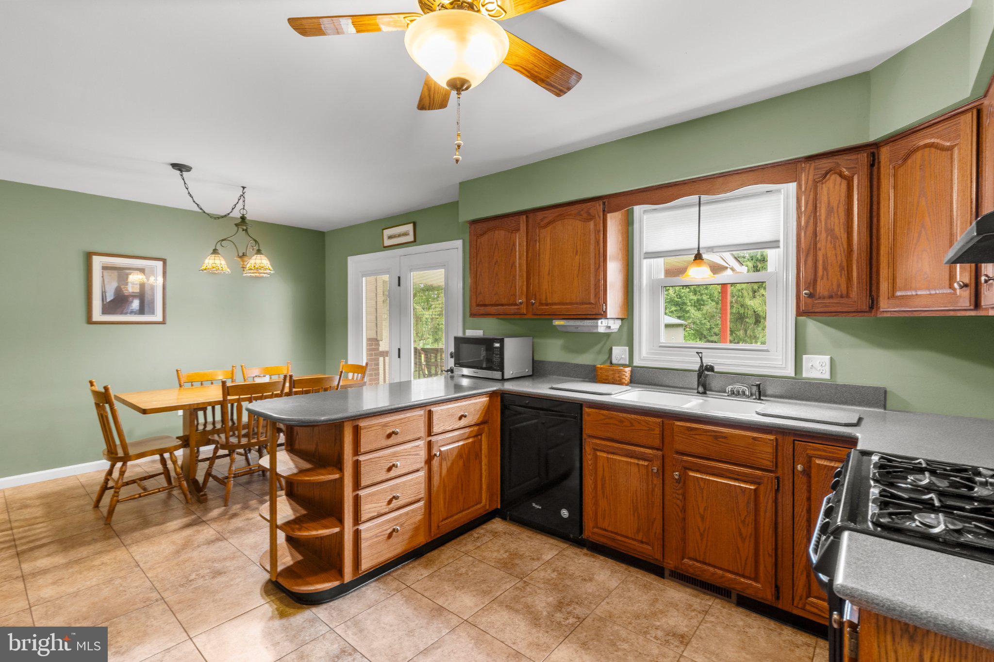 523 COLONIAL CRESCENT DRIVE