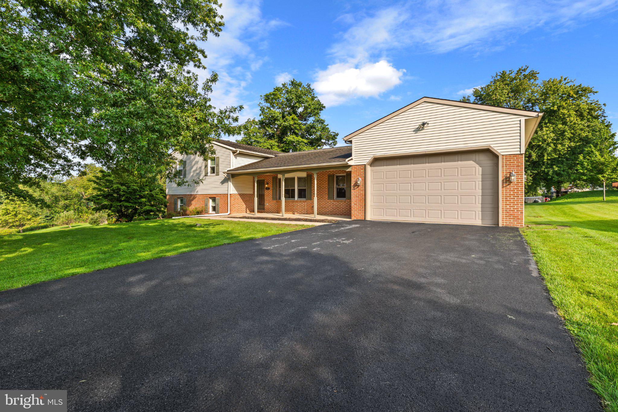 523 COLONIAL CRESCENT DRIVE