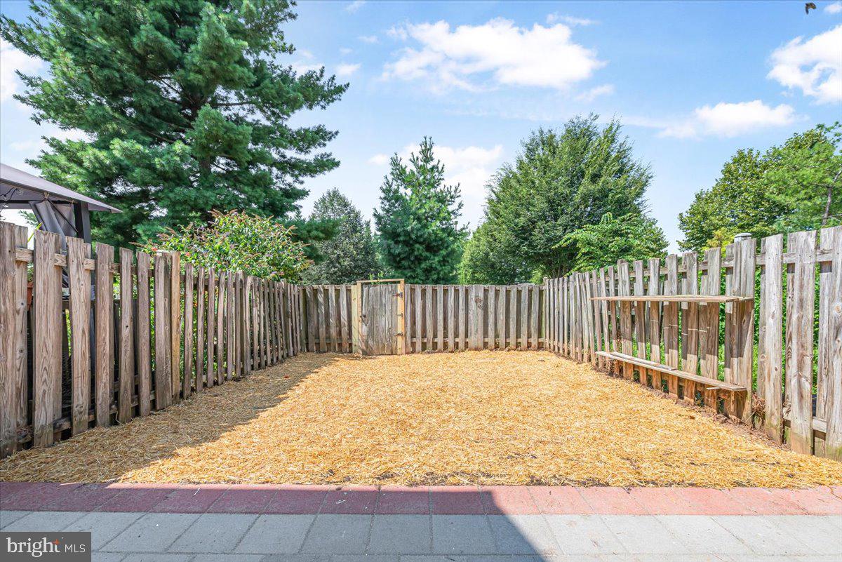 FREDERICKTOWNE VILLAGE - Residential Lease