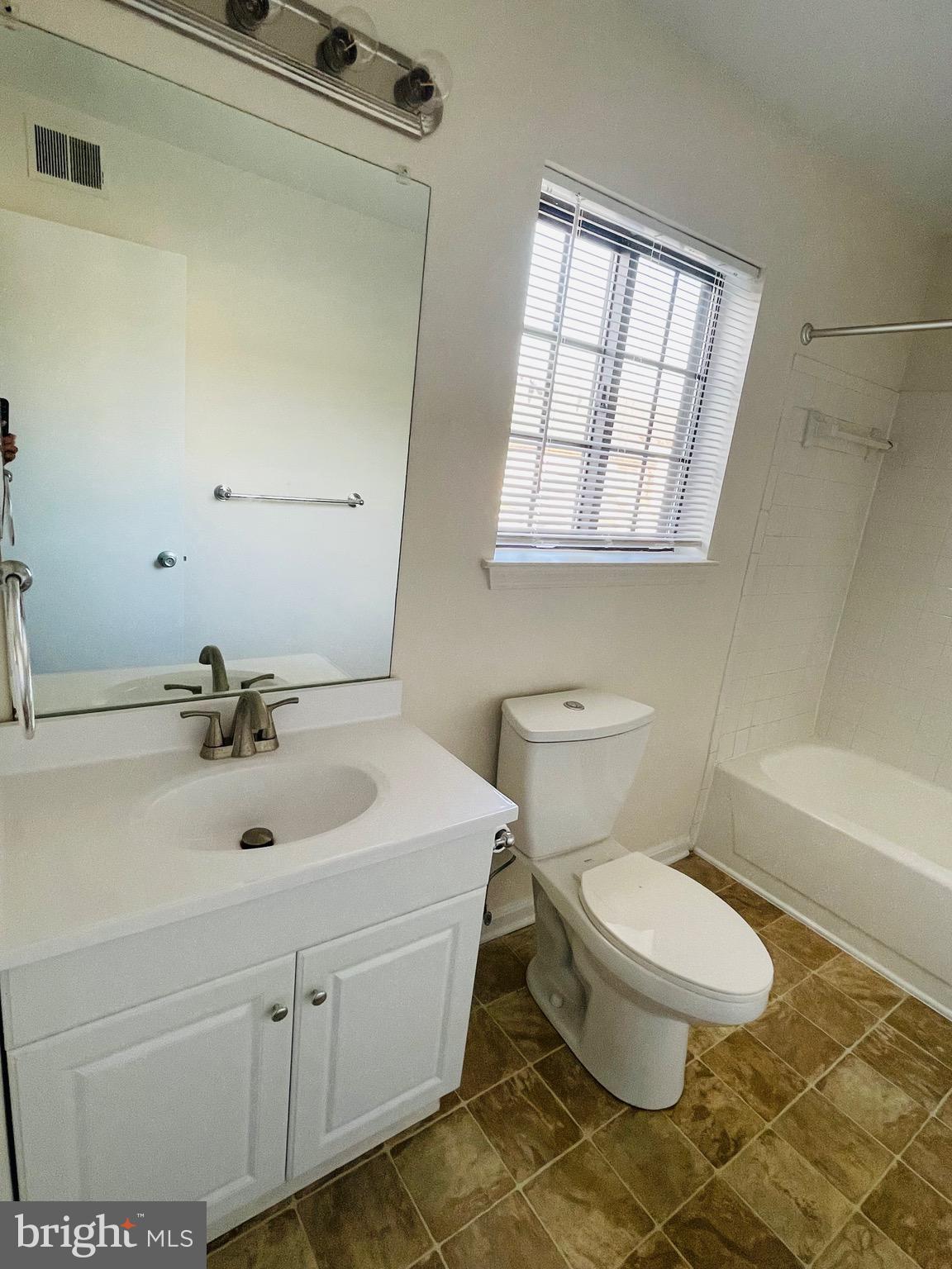 THE TIERS OF LAUREL LAKE - Residential Lease