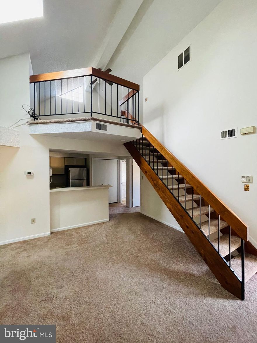GORGEOUS TOP LEVEL UNIT WITH LOFT READY IN THE SOUGHT AFTER NEIGHBORHOOD. ALMOST NEW NEUTRAL PLUSH CARPET, SKY LIGHT AND CEILING FAN.
