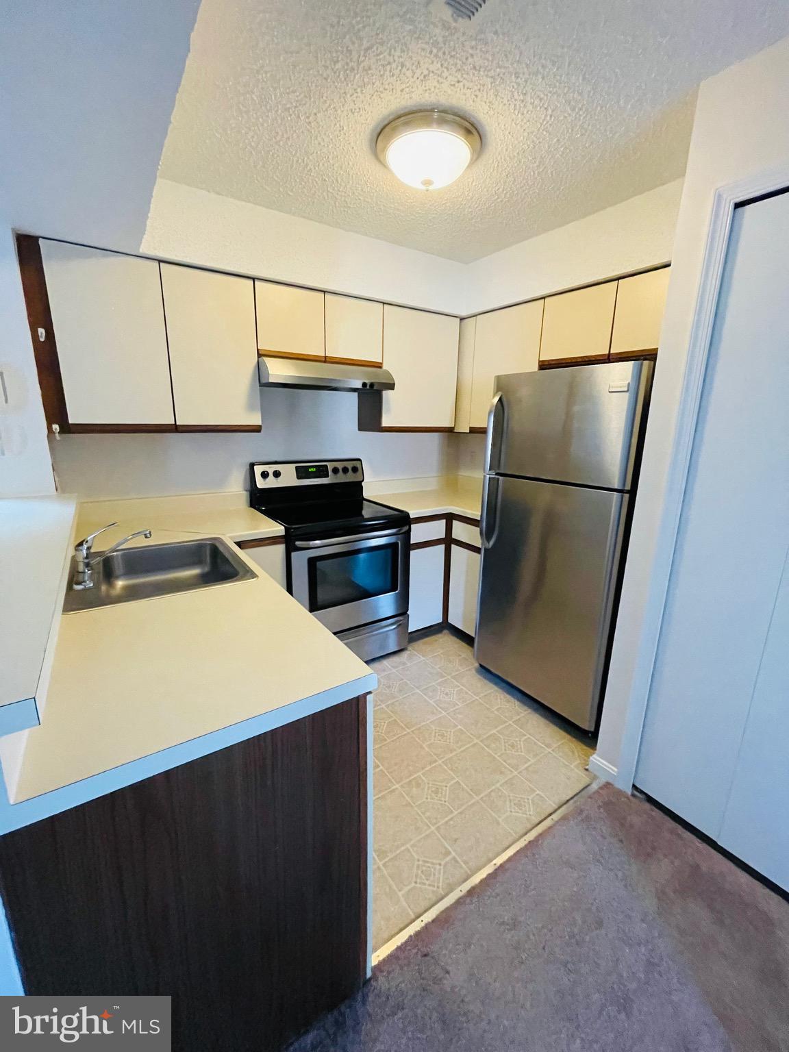 THE TIERS OF LAUREL LAKE - Residential Lease