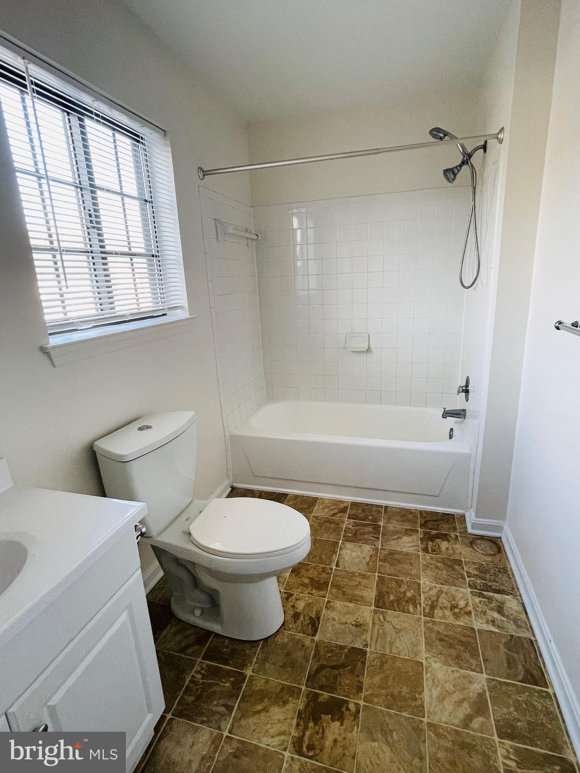 THE TIERS OF LAUREL LAKE - Residential Lease