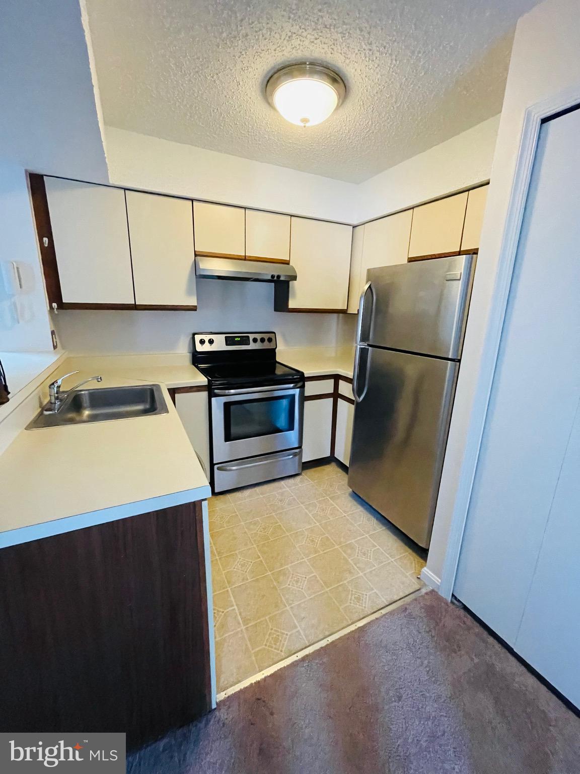 THE TIERS OF LAUREL LAKE - Residential Lease