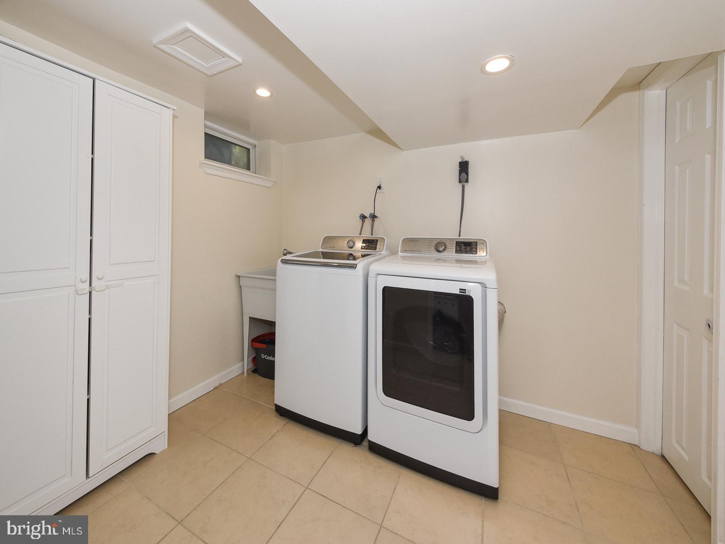 ABINGTON WOODS - Residential Lease