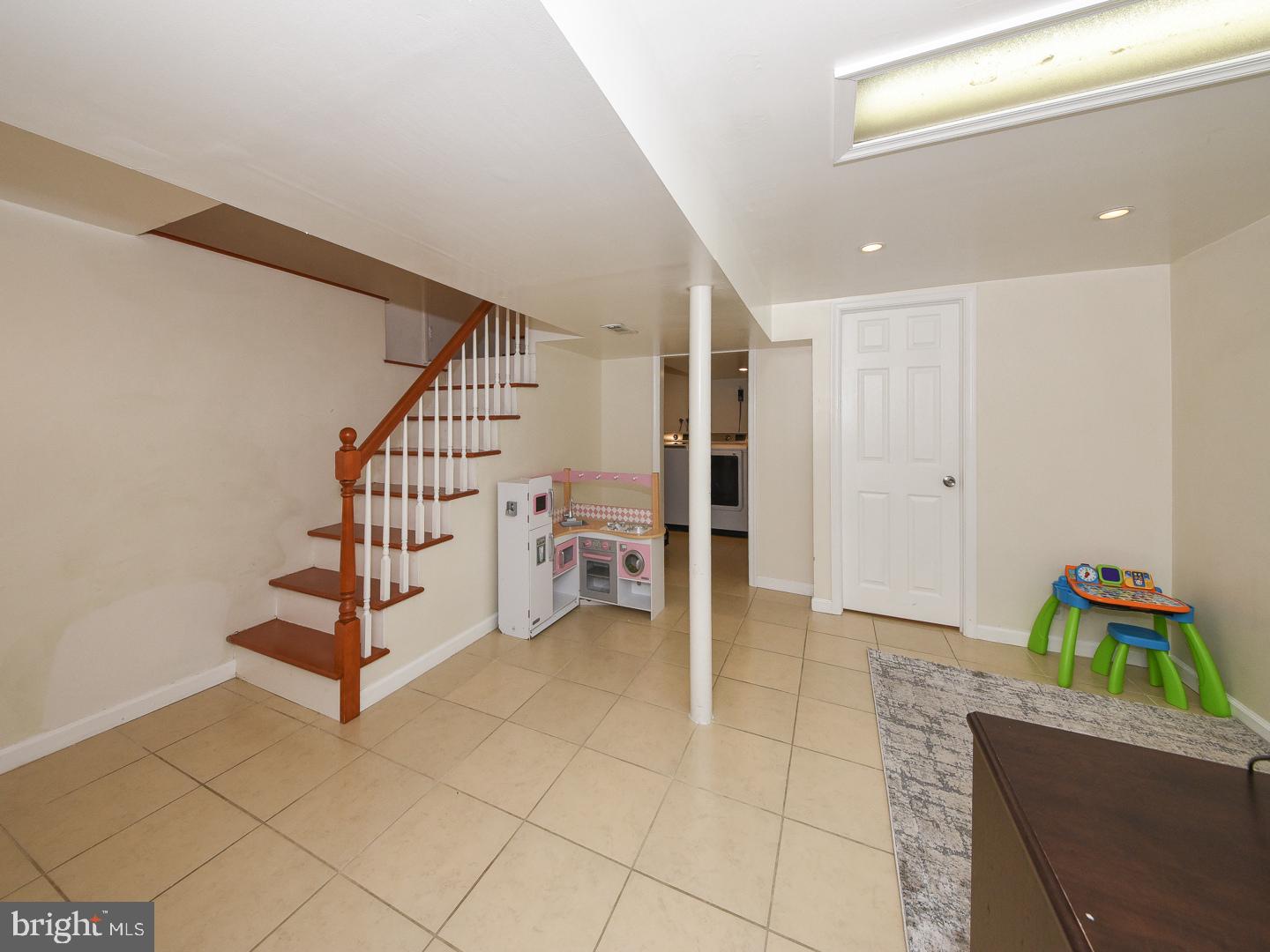 ABINGTON WOODS - Residential Lease