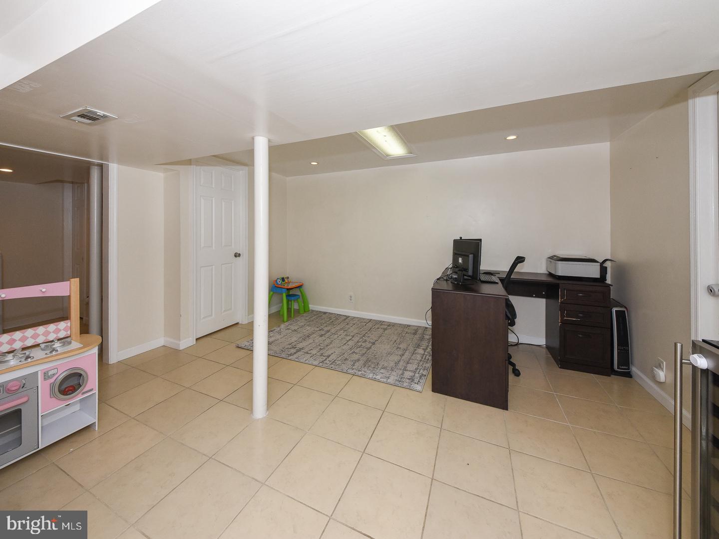 ABINGTON WOODS - Residential Lease