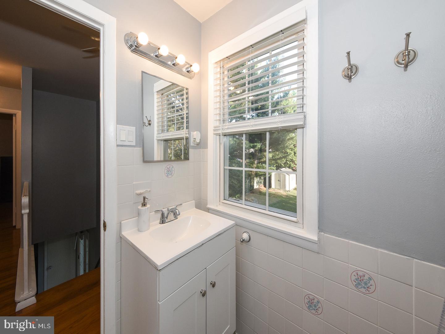 ABINGTON WOODS - Residential Lease