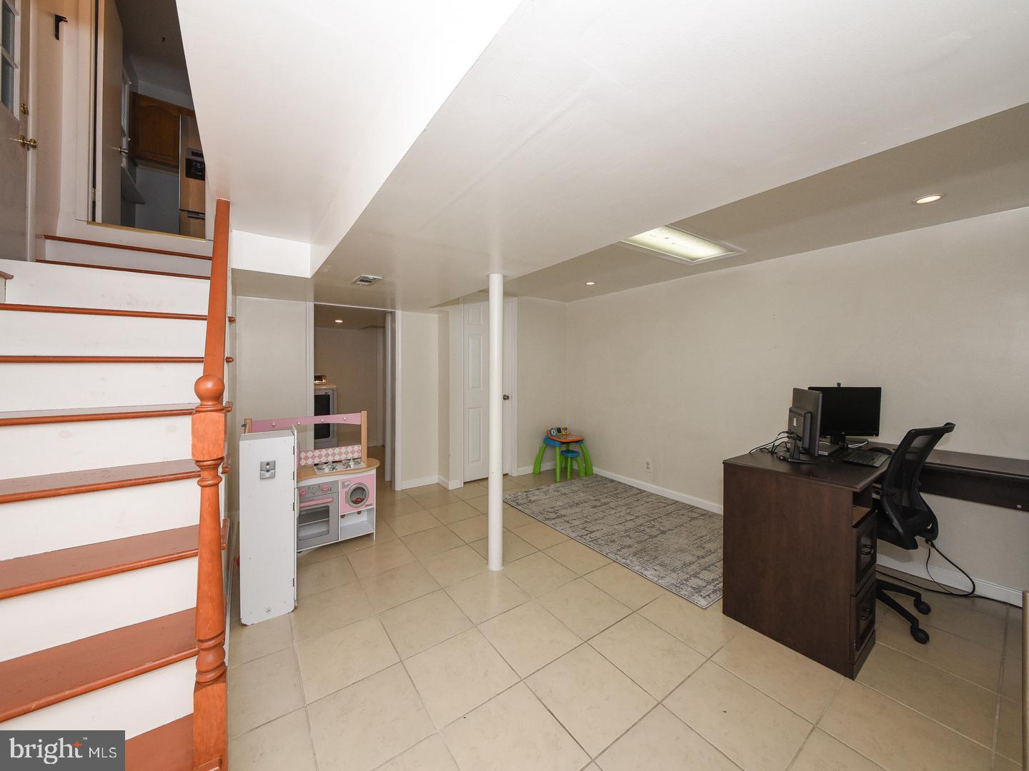 ABINGTON WOODS - Residential Lease