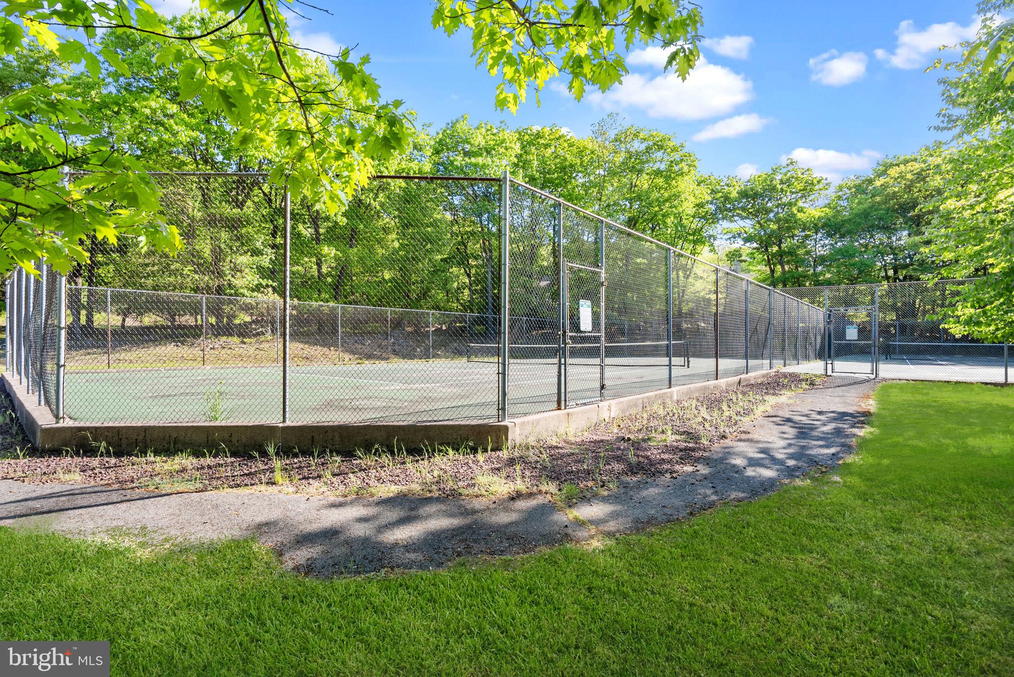 BIG BOULDER LAKE - Residential