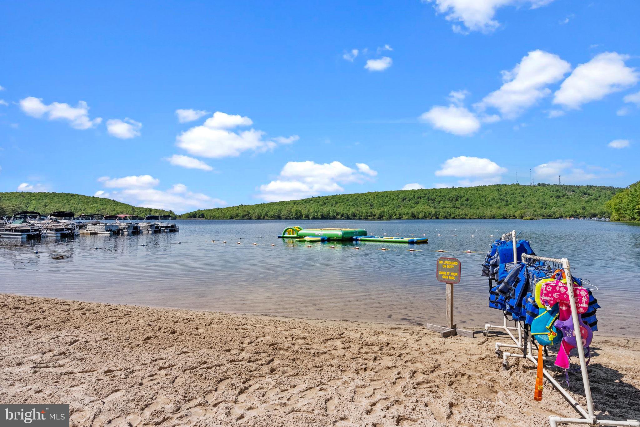 BIG BOULDER LAKE - Residential