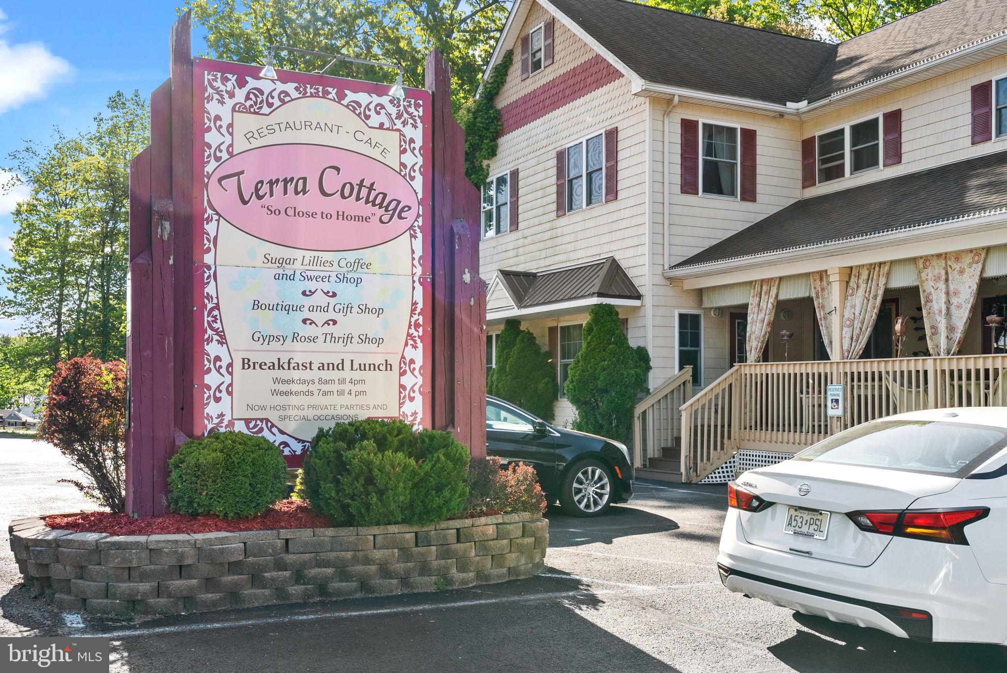 BIG BOULDER LAKE - Residential