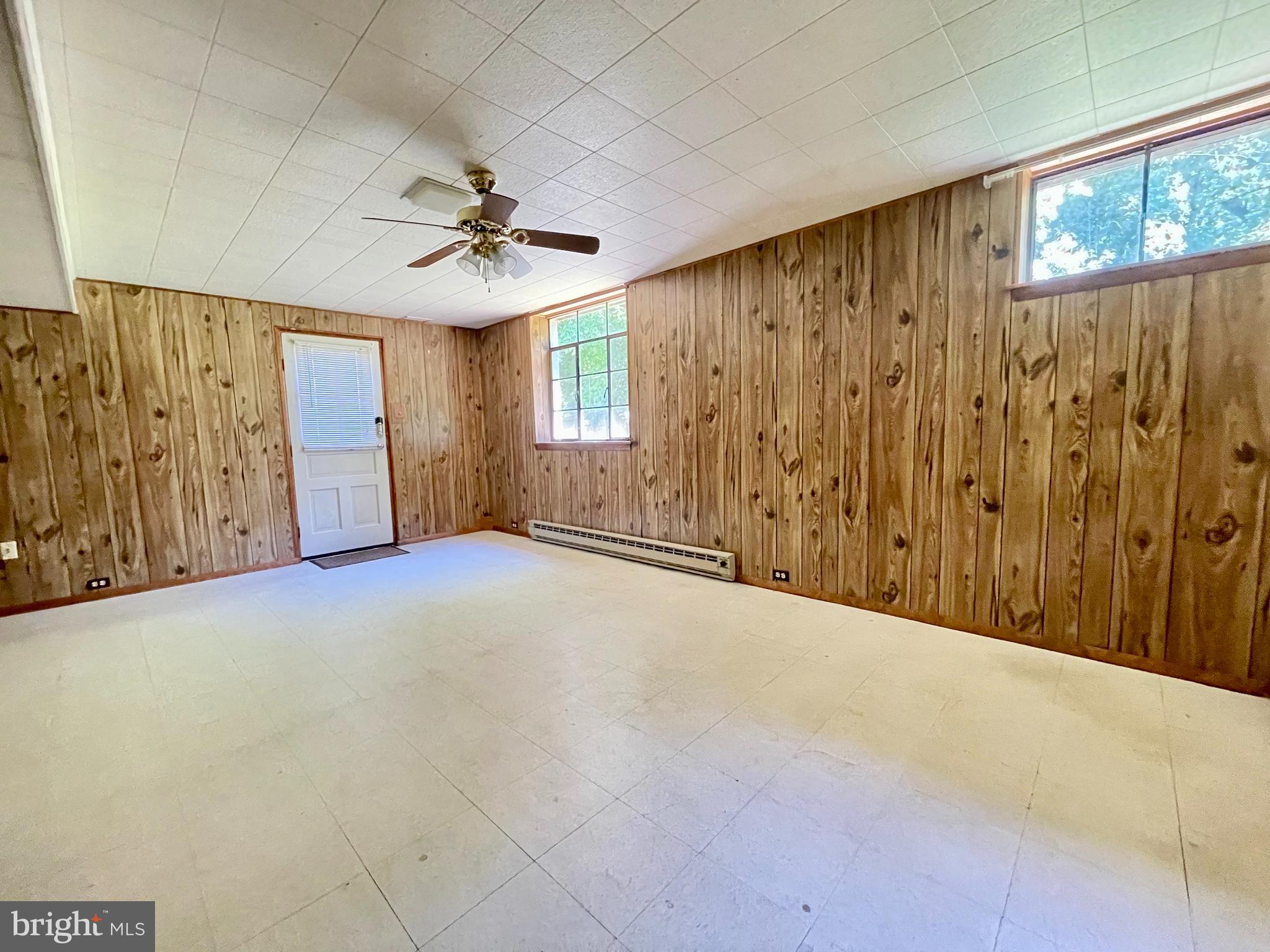 BURGUNDY FARM - Residential Lease