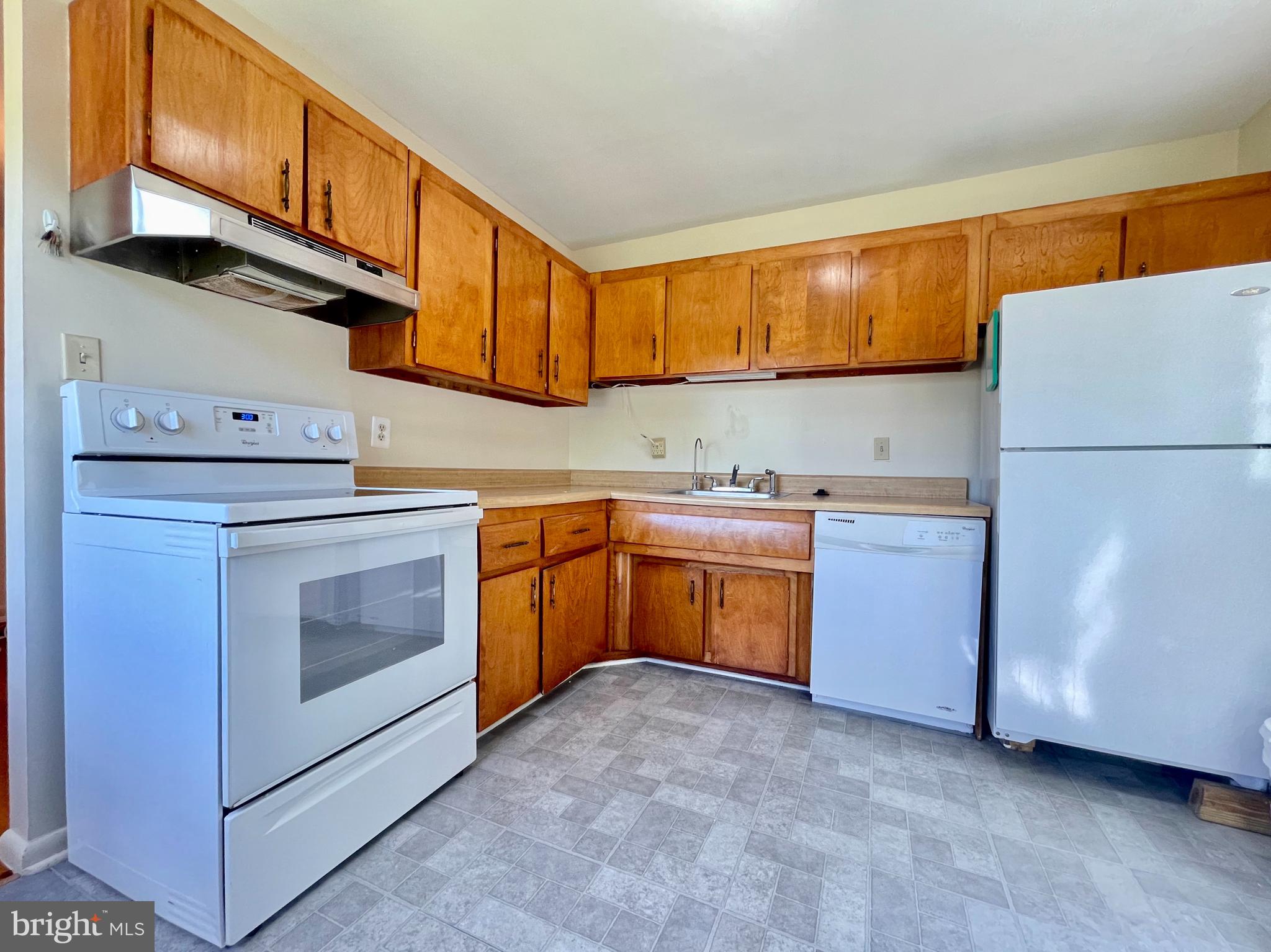 BURGUNDY FARM - Residential Lease