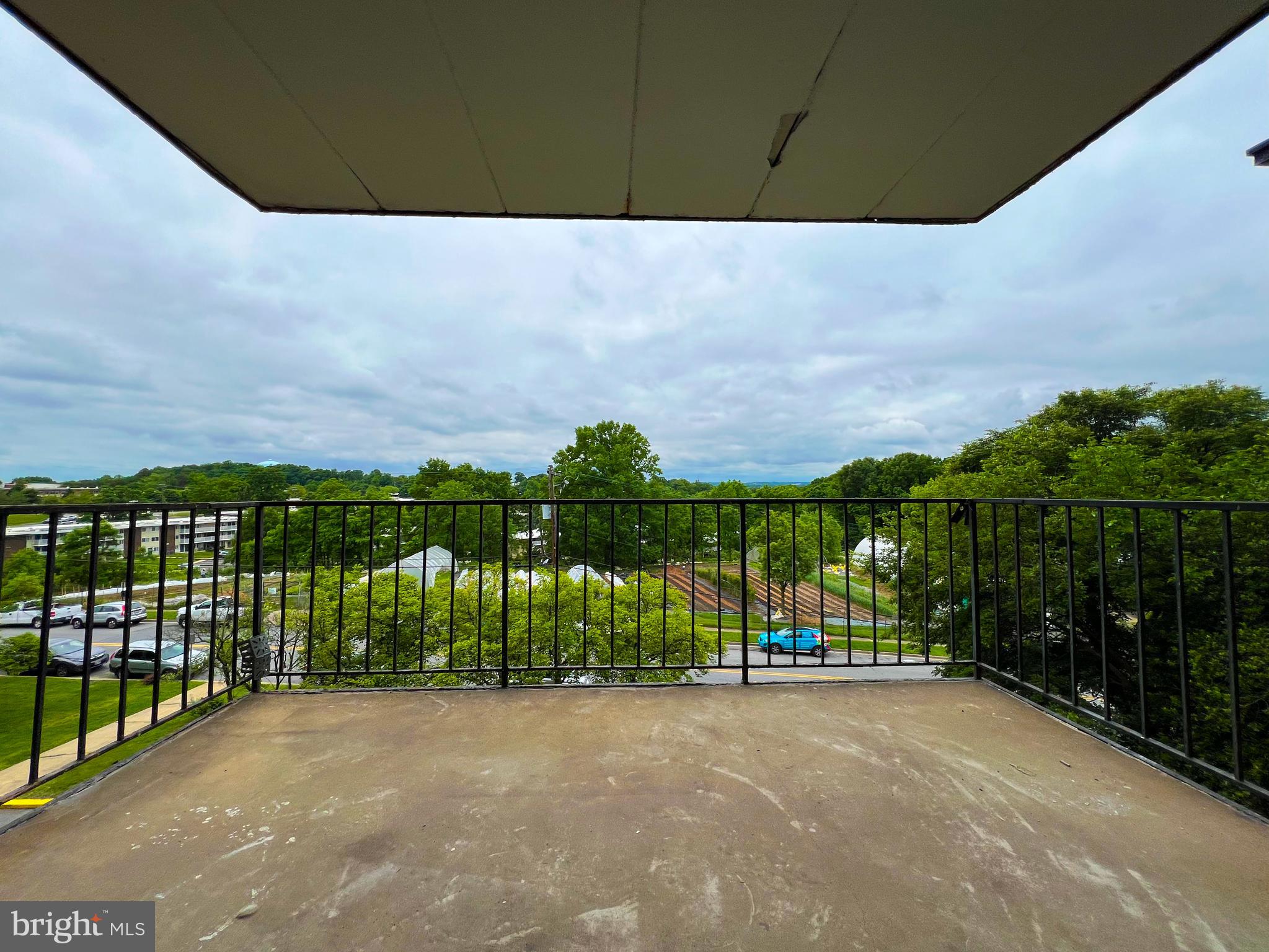 PARKWAY CONDOMINIUMS - Residential