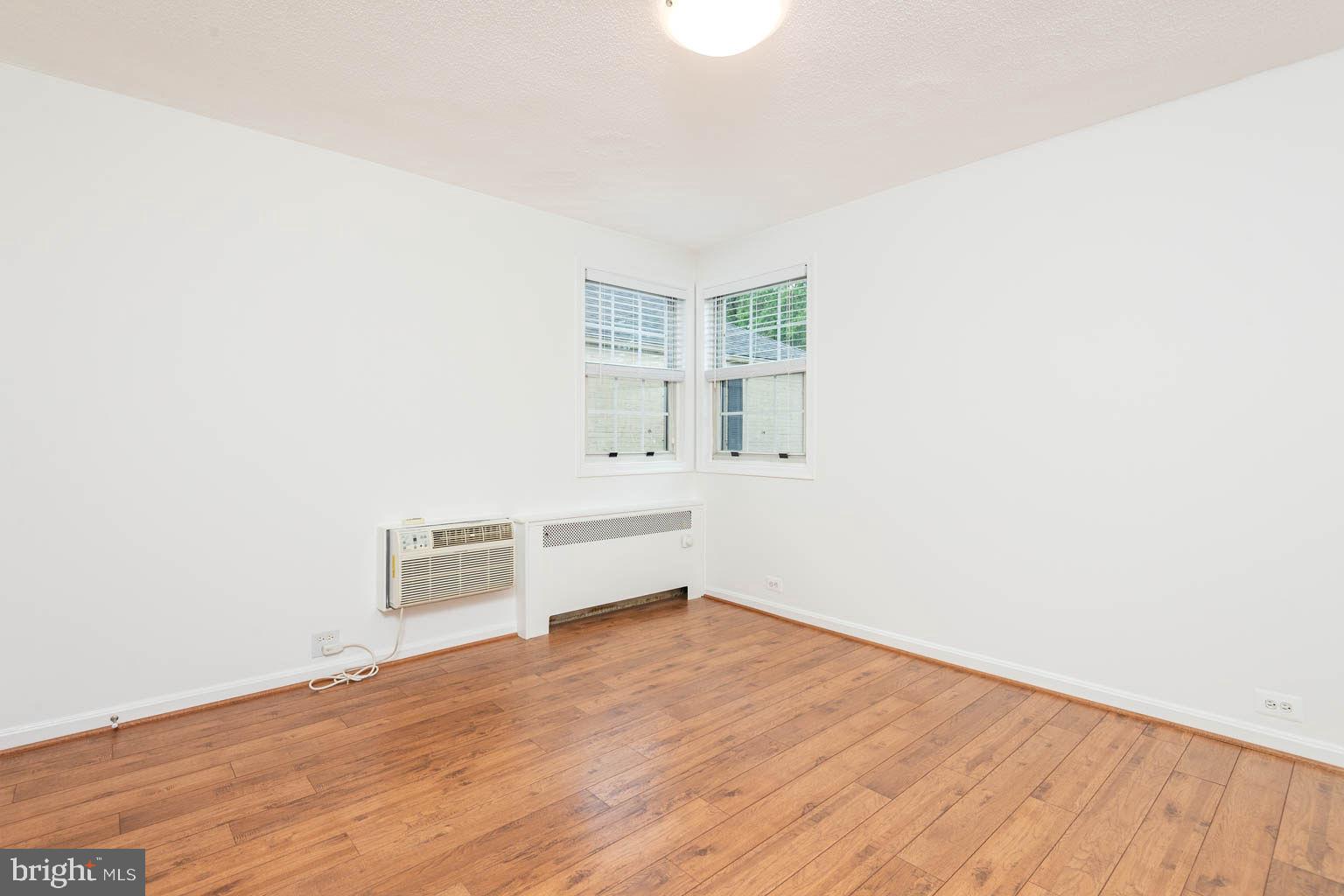 ARLINGTON OAKS - Residential