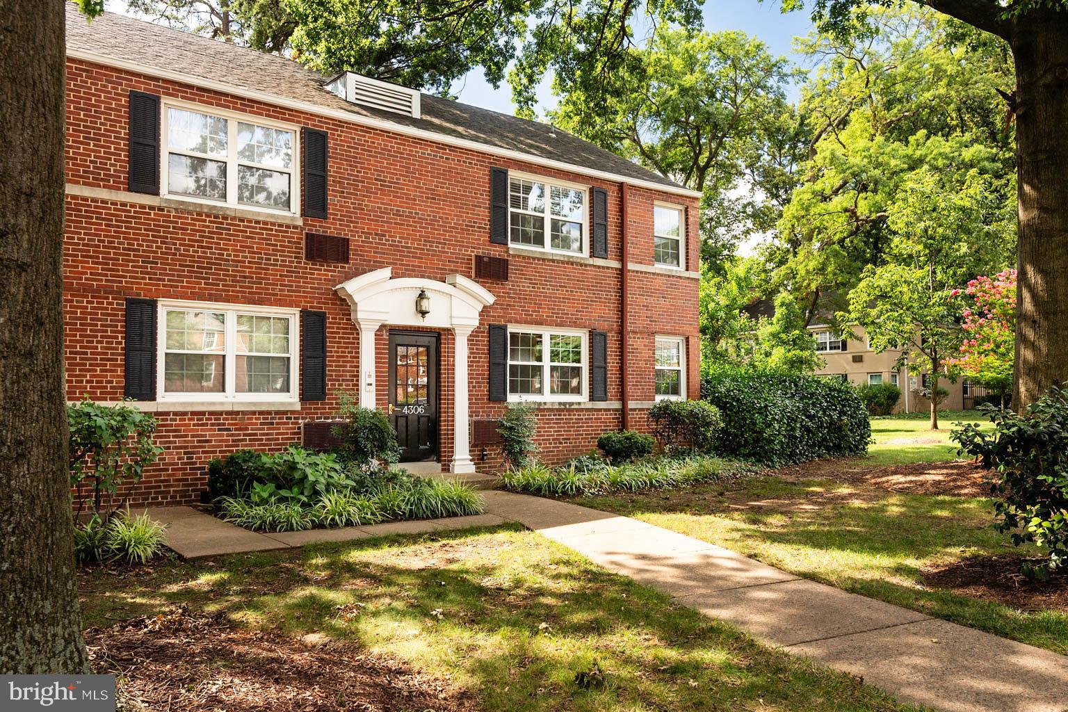 ARLINGTON OAKS - Residential
