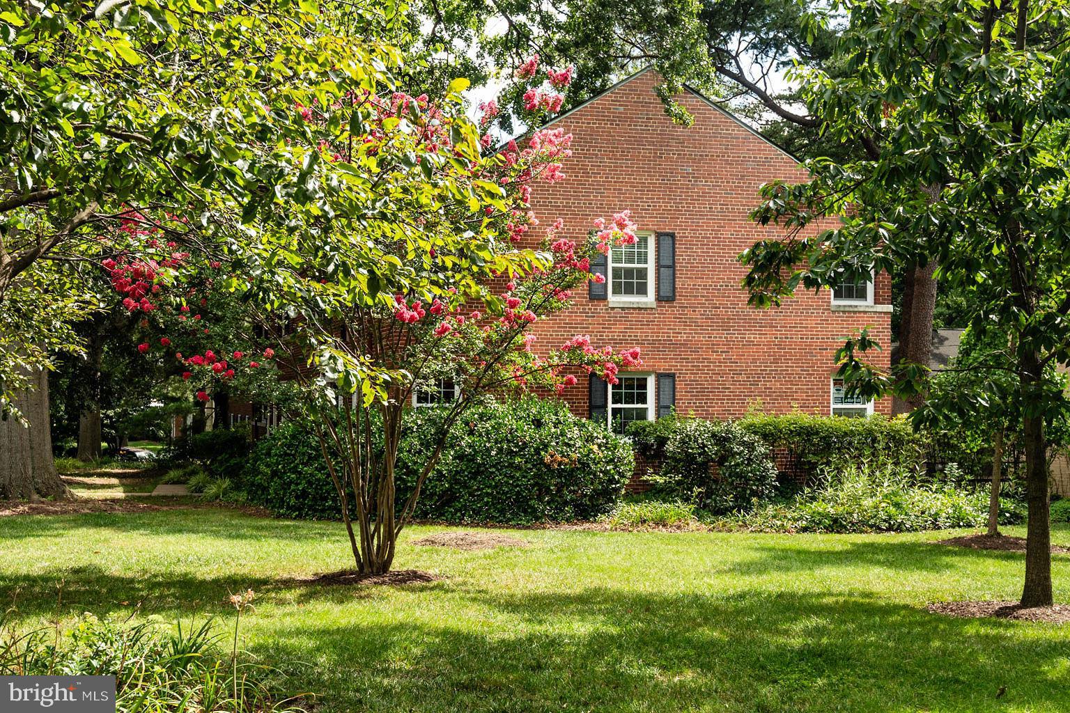 ARLINGTON OAKS - Residential