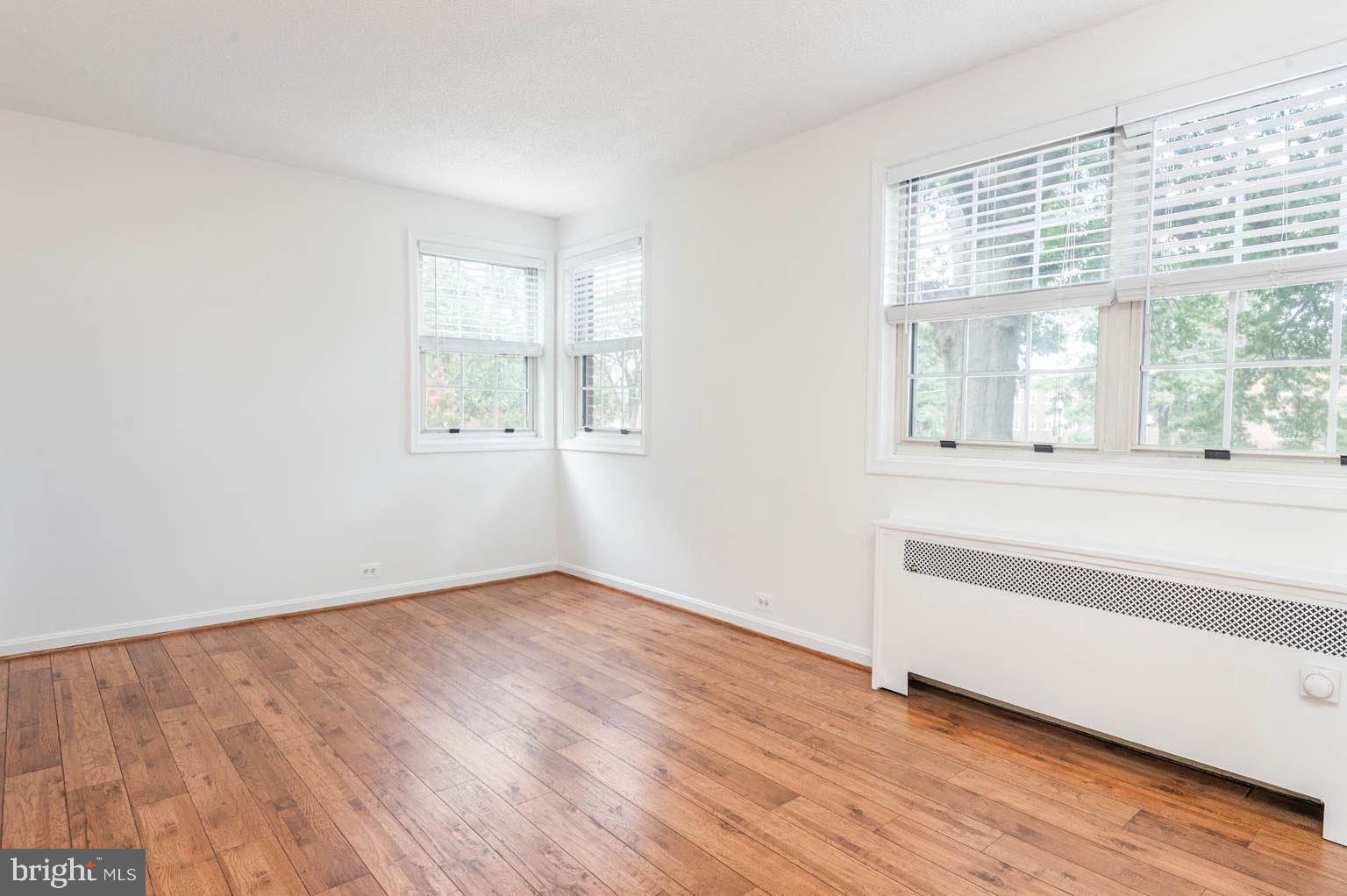 ARLINGTON OAKS - Residential