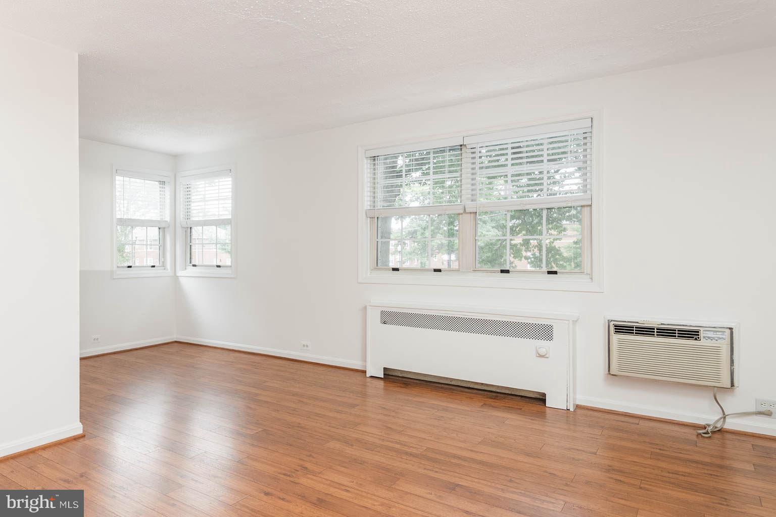 ARLINGTON OAKS - Residential