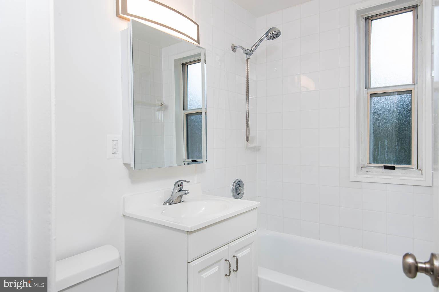 ARLINGTON OAKS - Residential