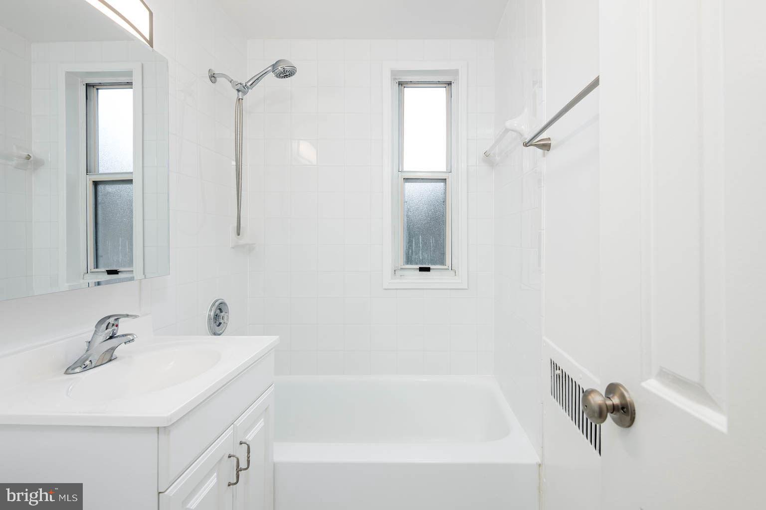 ARLINGTON OAKS - Residential