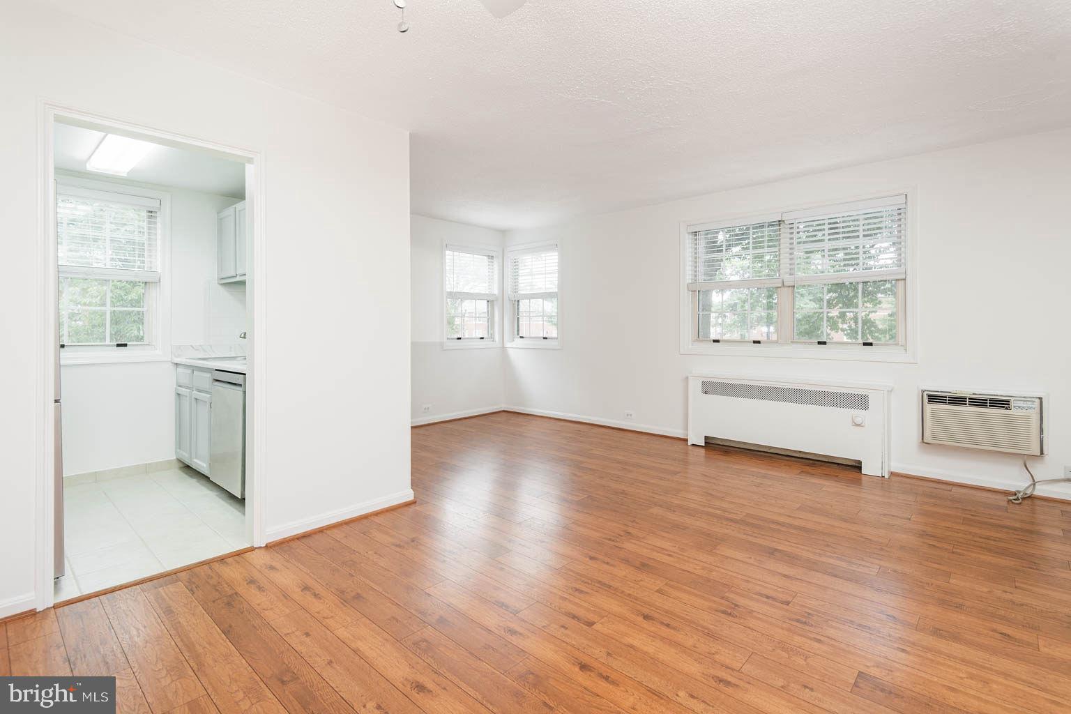 ARLINGTON OAKS - Residential