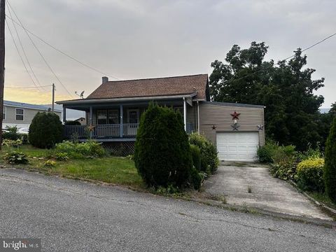 Homes For Sale - 303 16th Street<br/> SAXTON, PA 16678