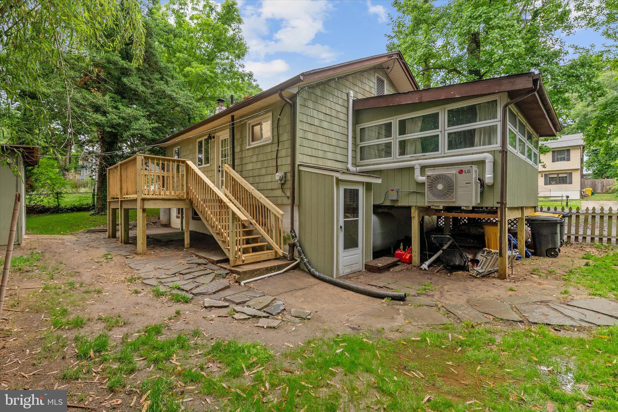 WOODLAND BEACH - Residential