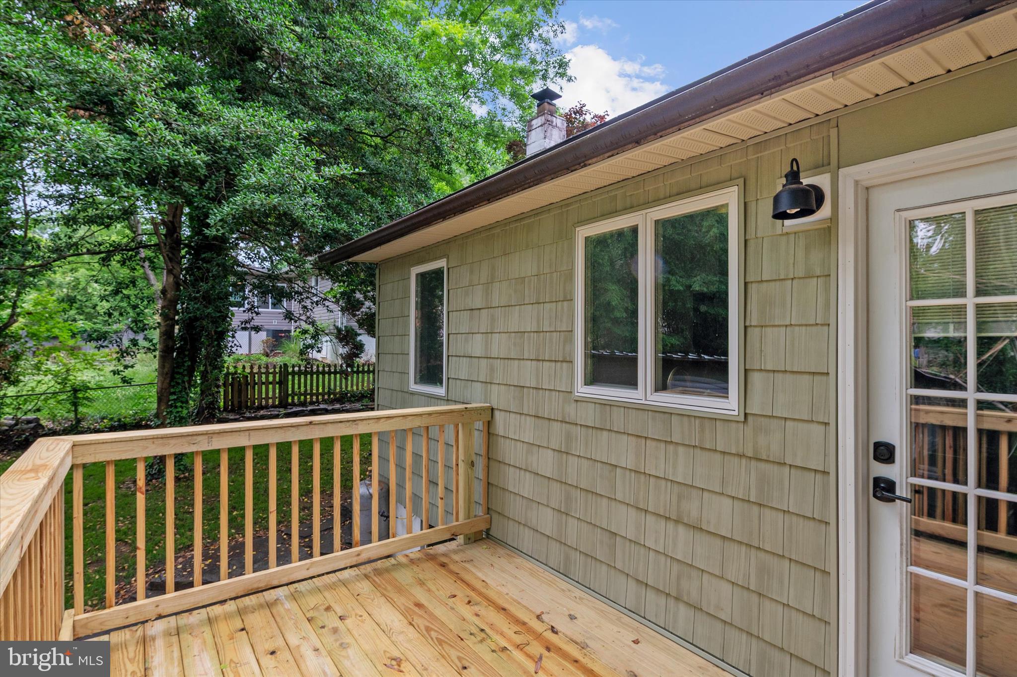 WOODLAND BEACH - Residential