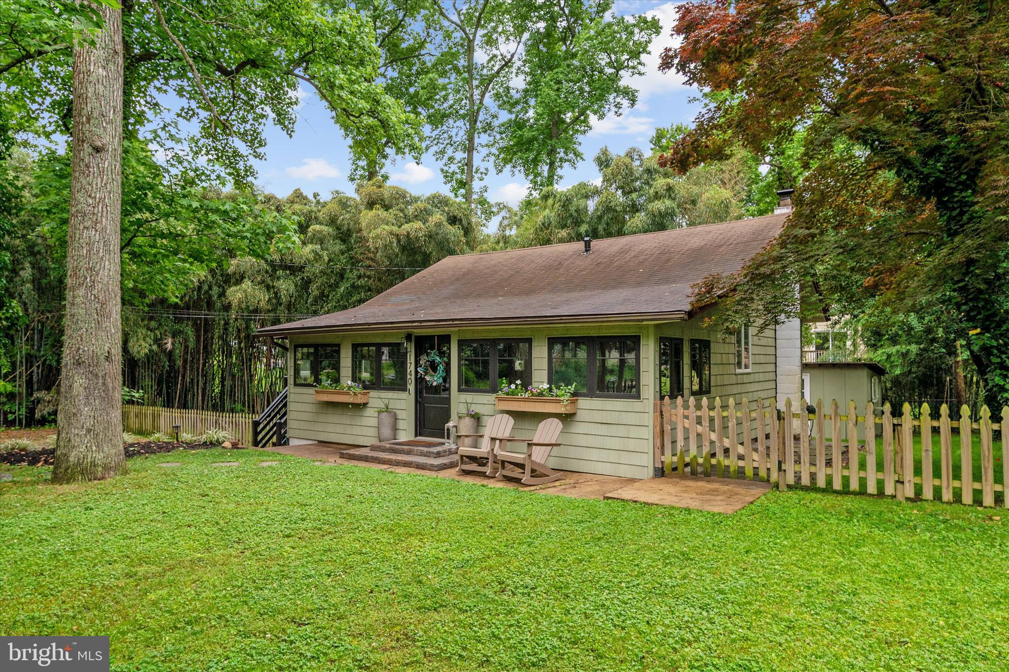 WOODLAND BEACH - Residential