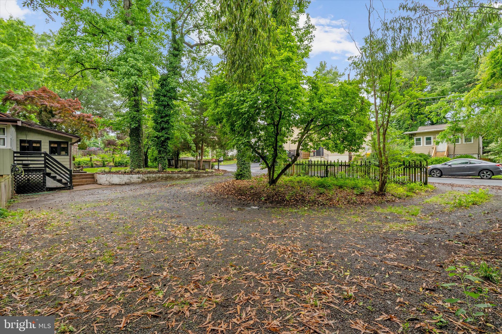 WOODLAND BEACH - Residential