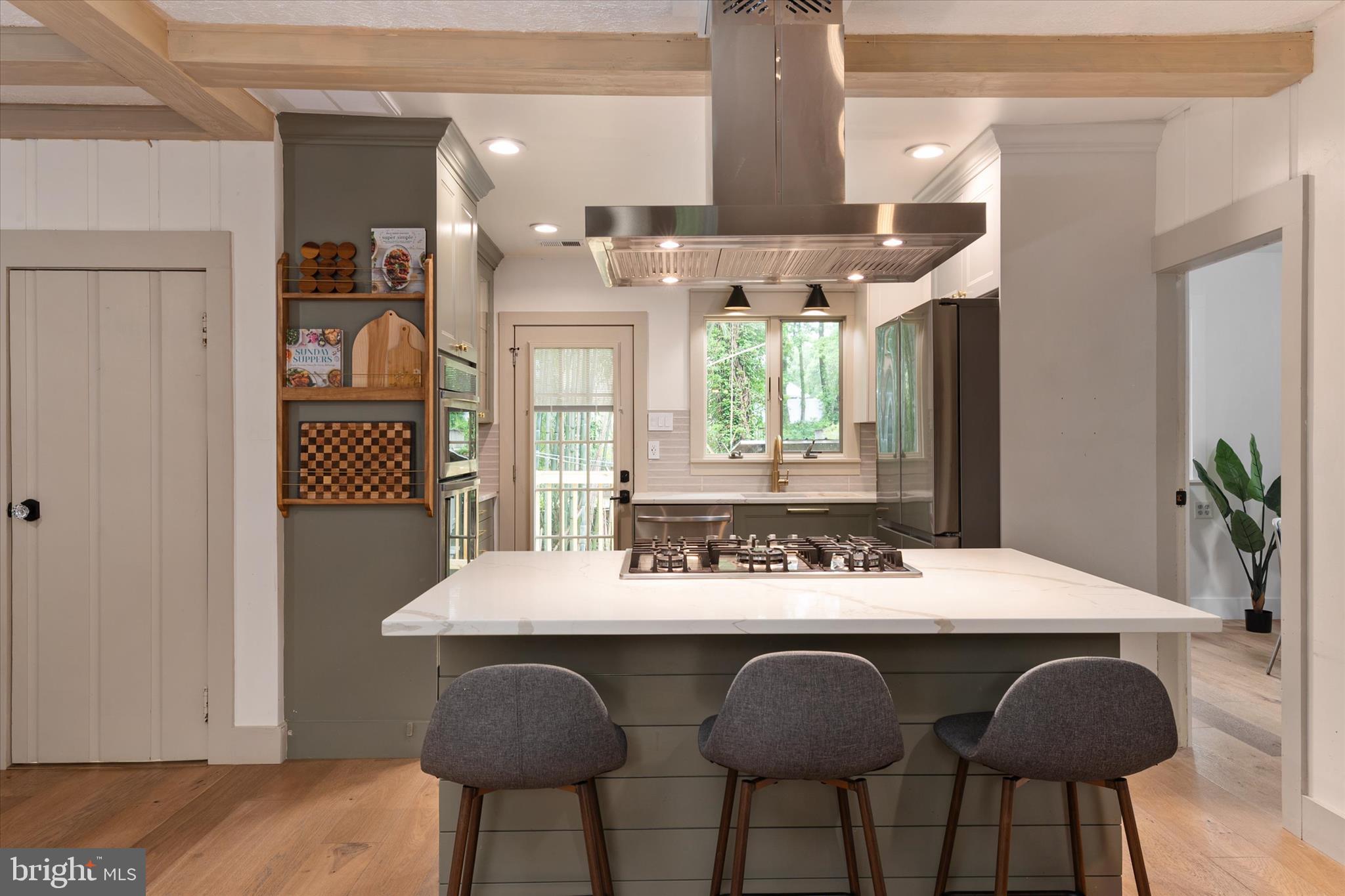WOODLAND BEACH - Residential