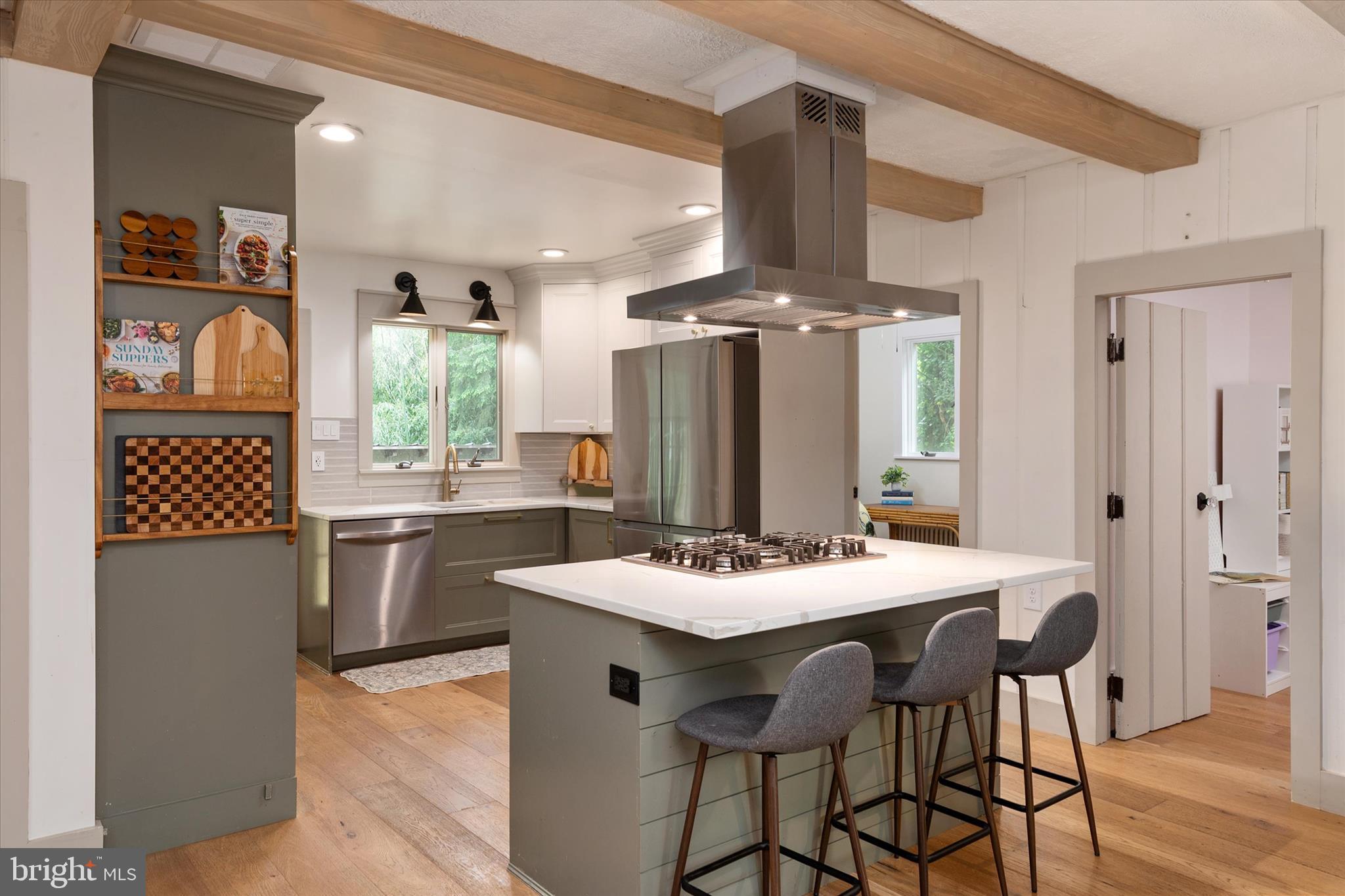 WOODLAND BEACH - Residential