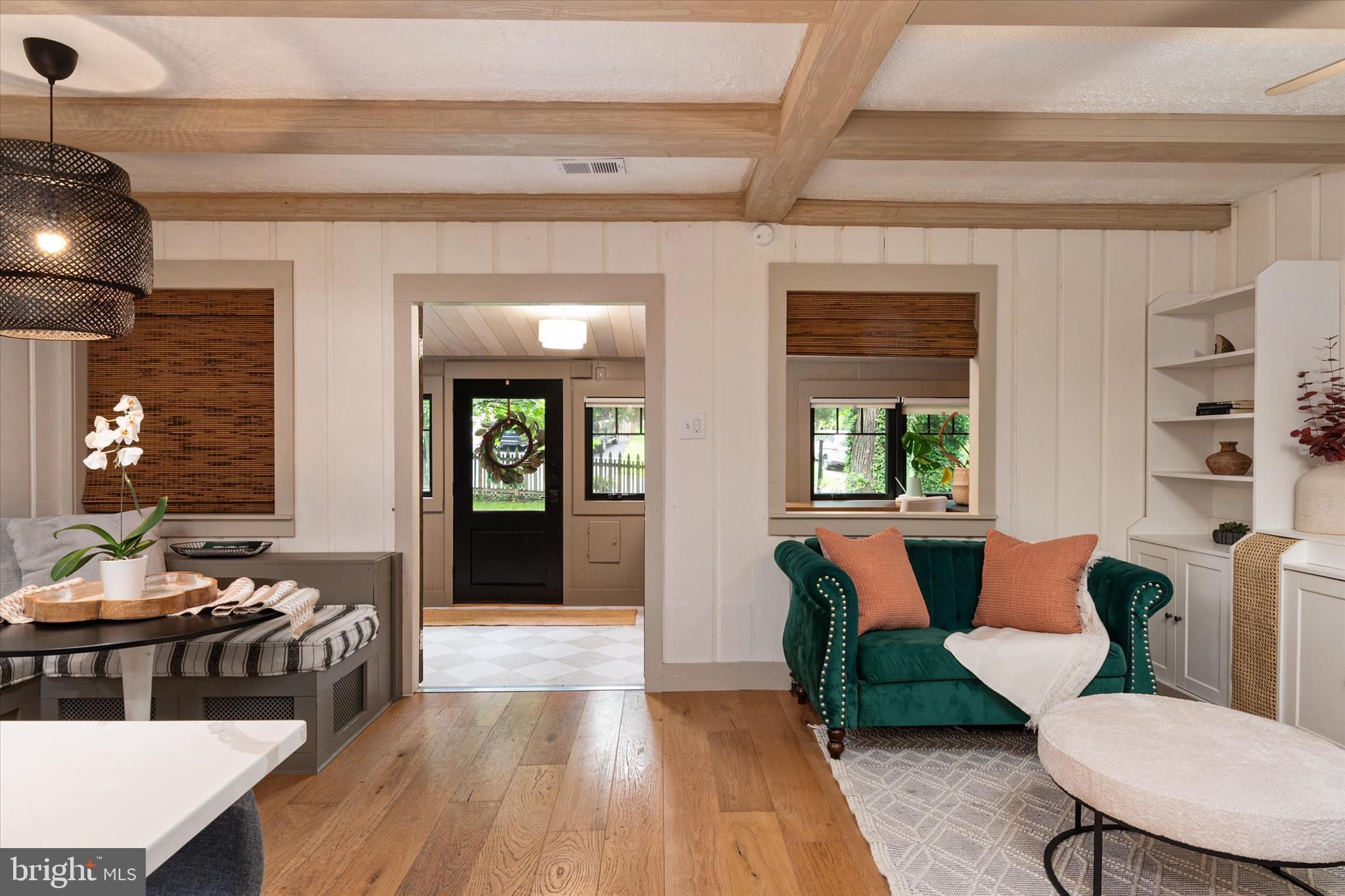 WOODLAND BEACH - Residential