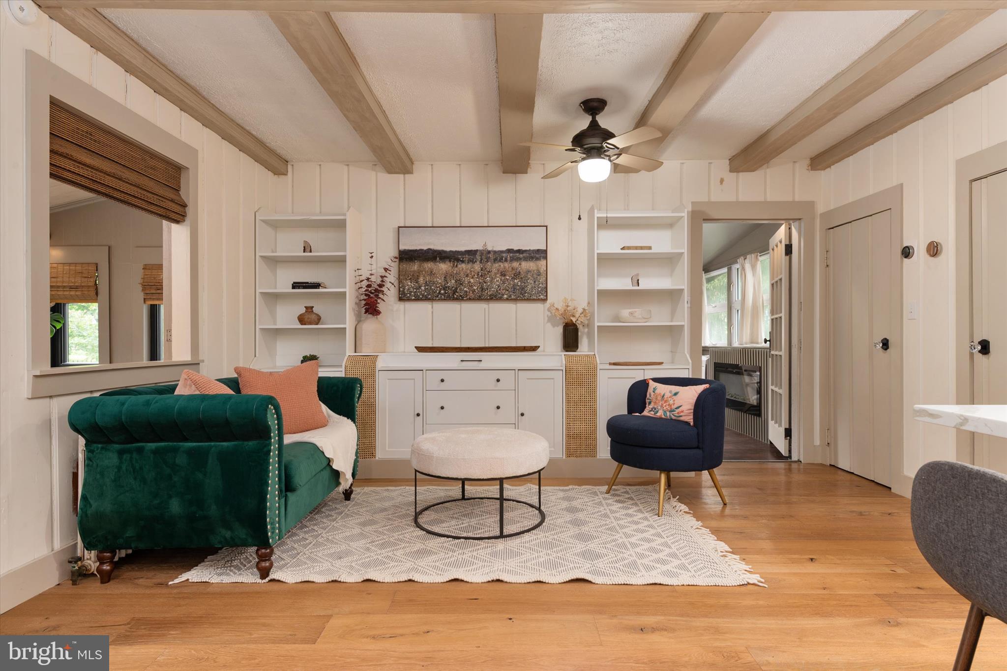 WOODLAND BEACH - Residential