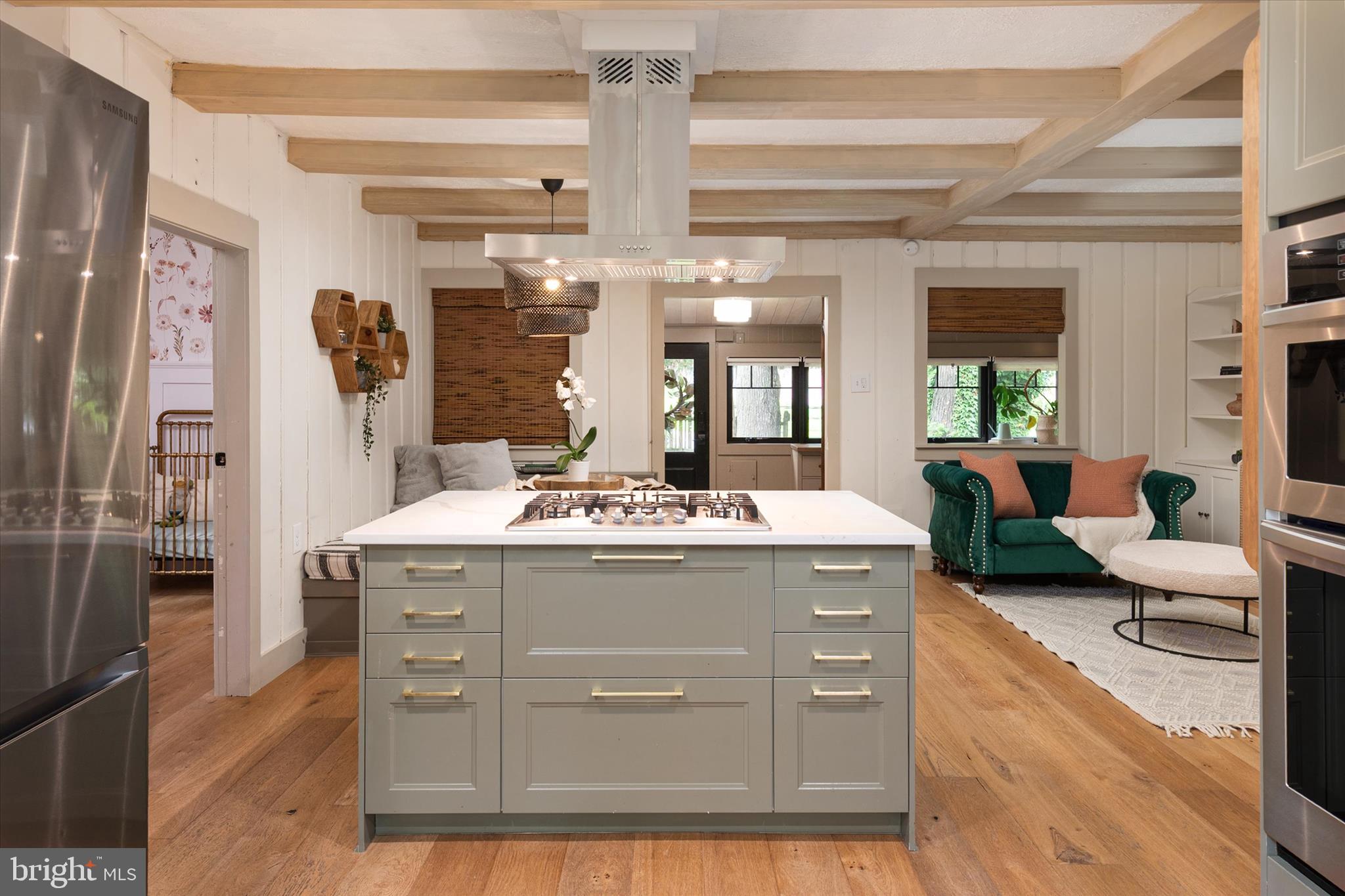WOODLAND BEACH - Residential
