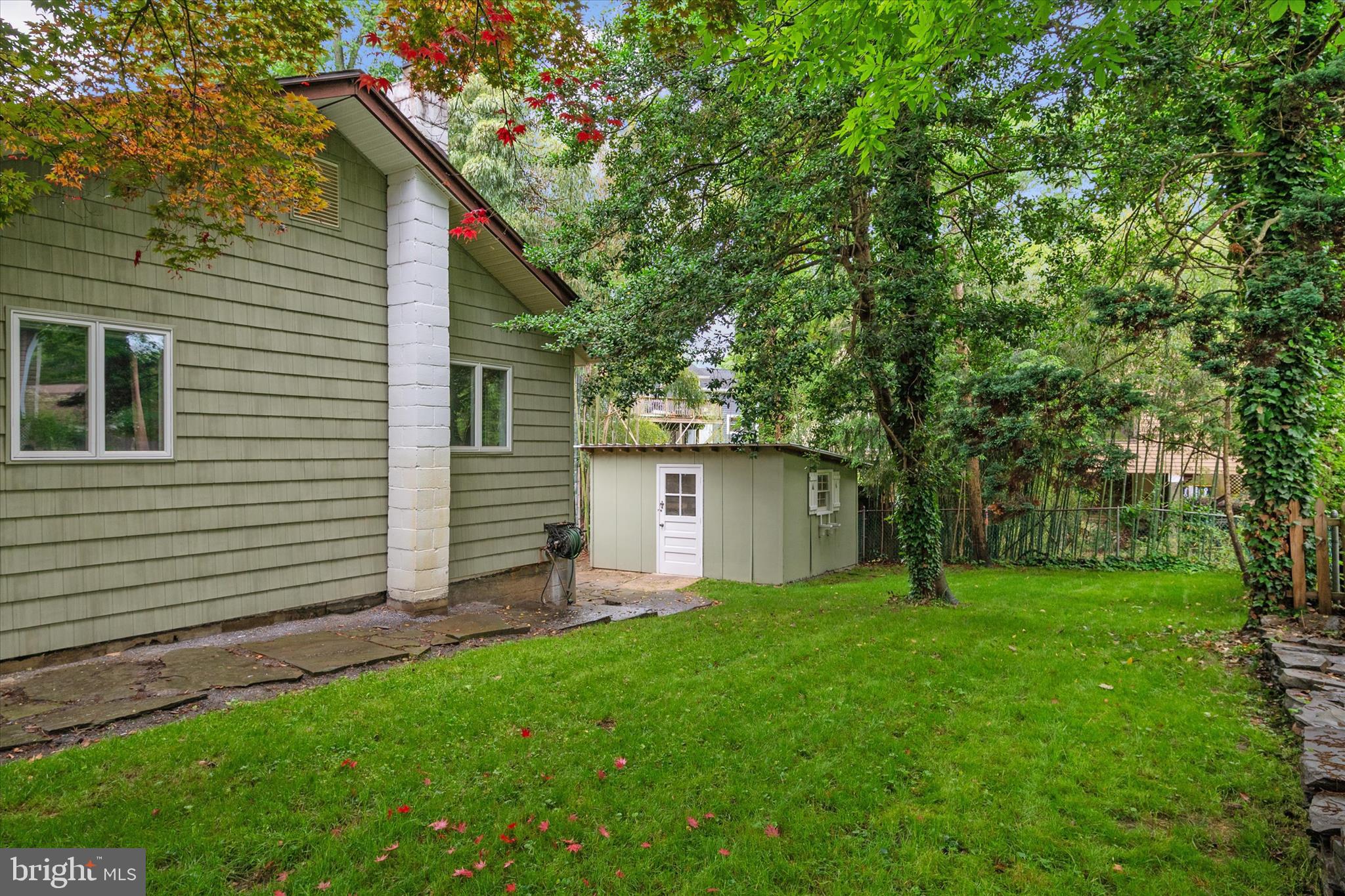 WOODLAND BEACH - Residential