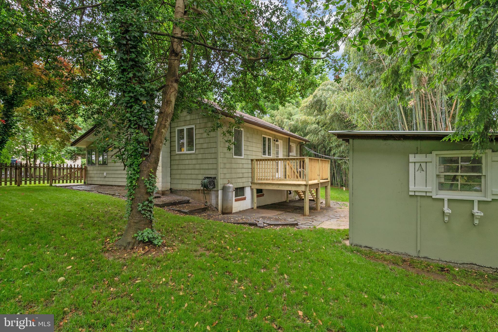WOODLAND BEACH - Residential