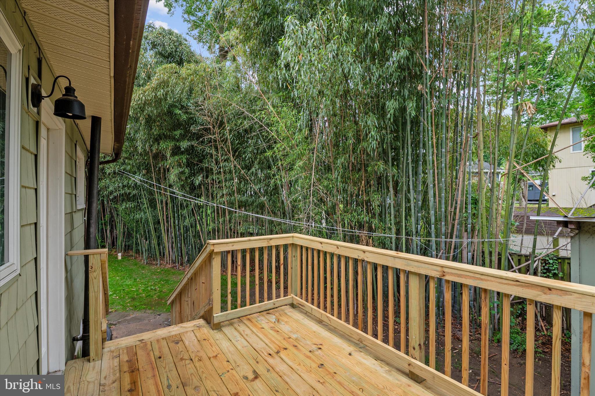 WOODLAND BEACH - Residential