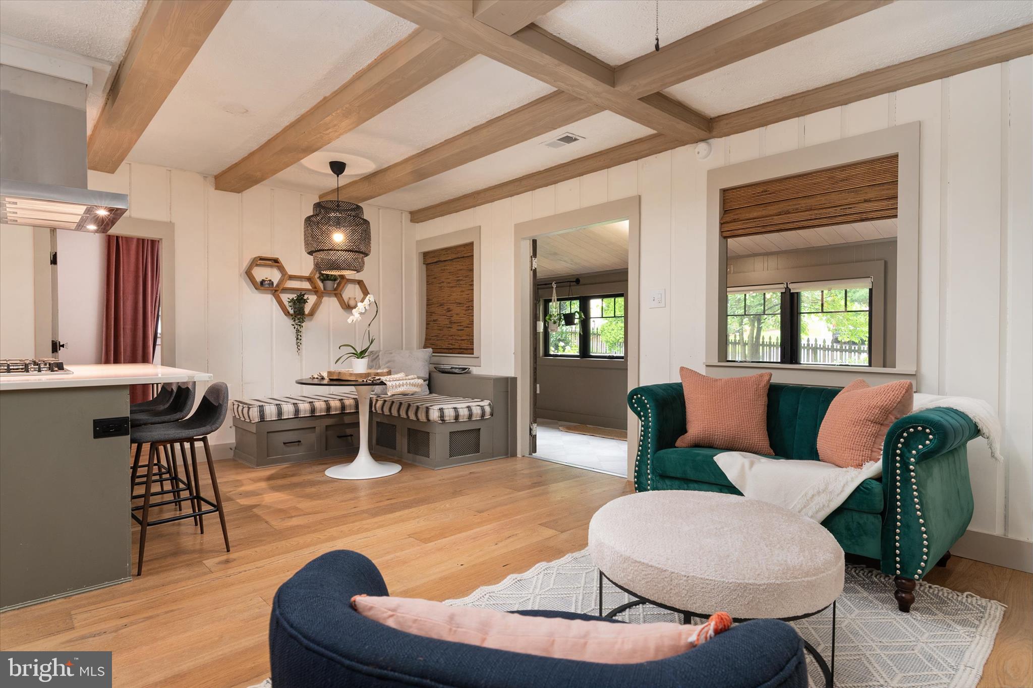 WOODLAND BEACH - Residential