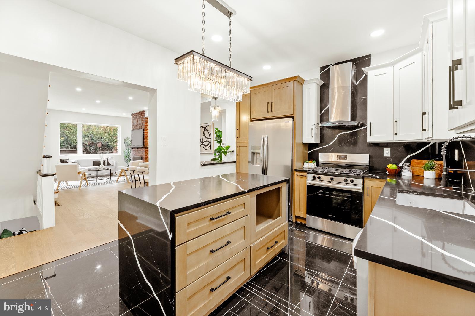 DICKINSON NARROWS - Residential