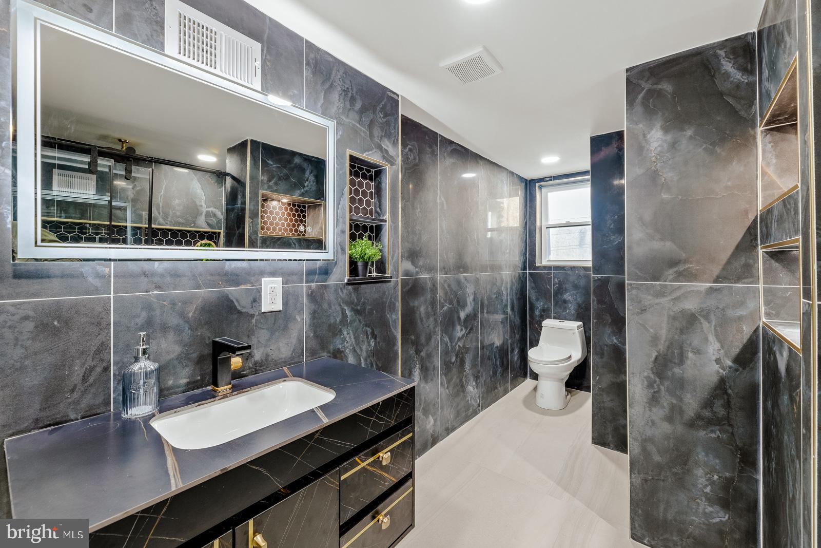 DICKINSON NARROWS - Residential