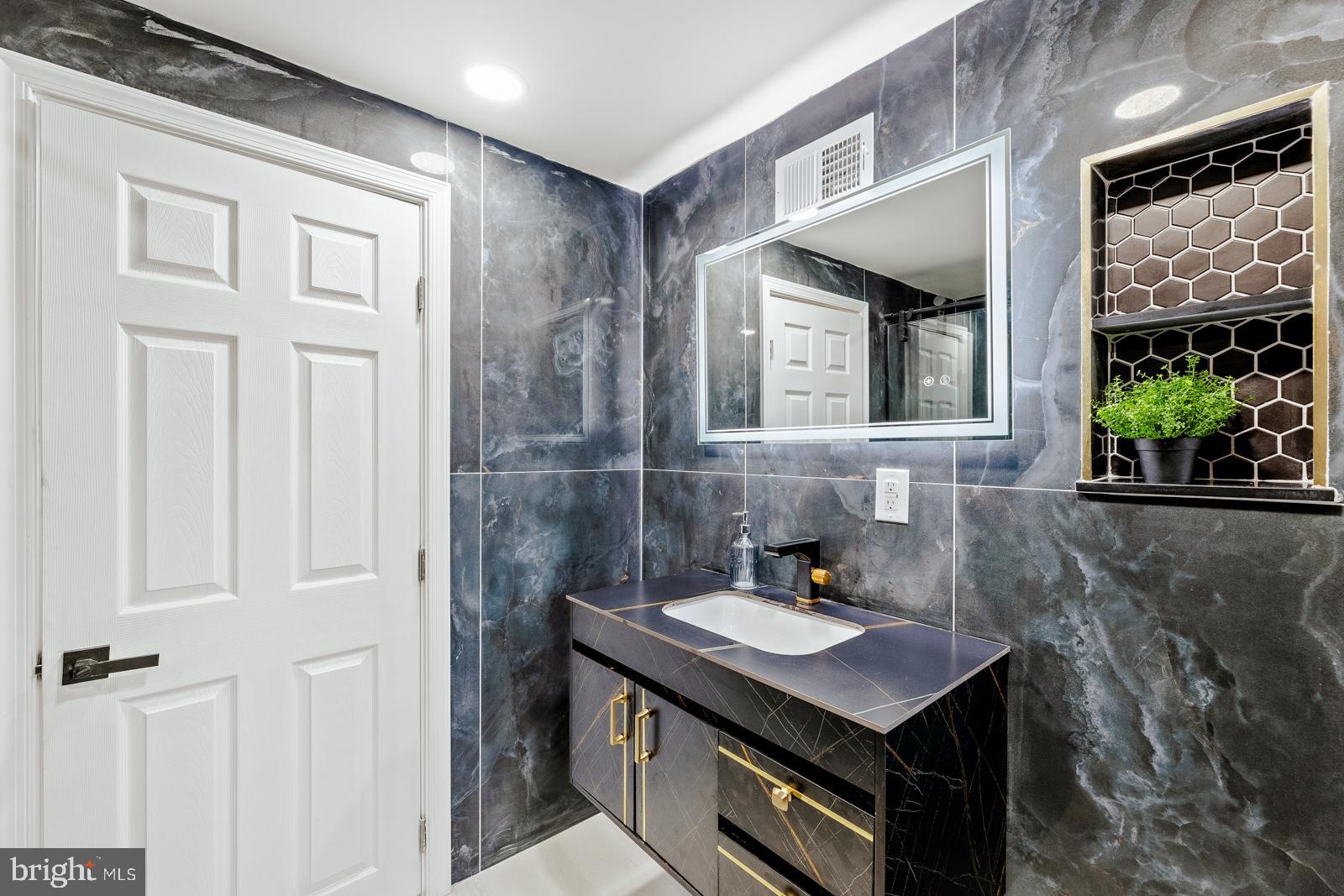 DICKINSON NARROWS - Residential