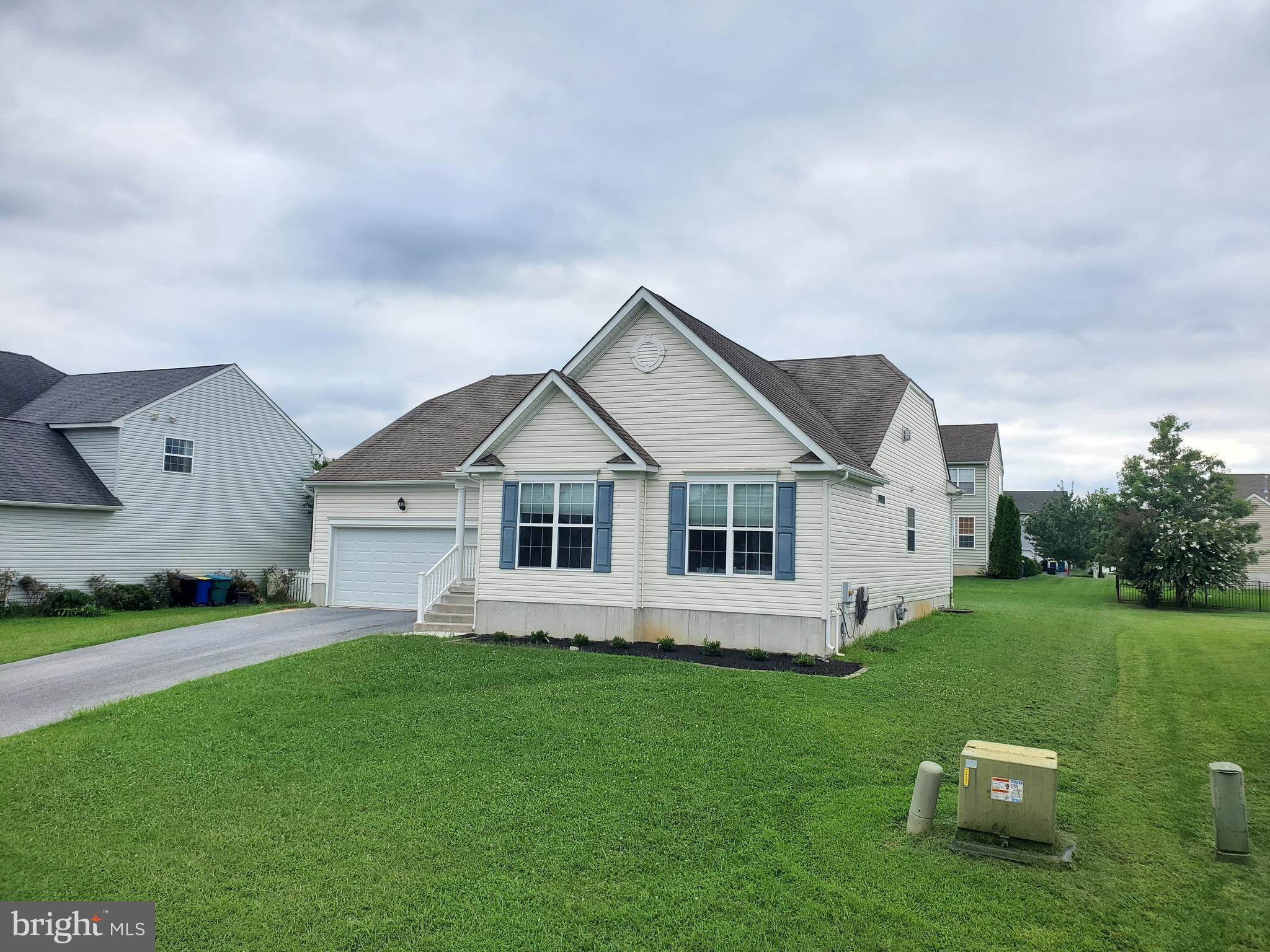 207 STONEBRIDGE DRIVE